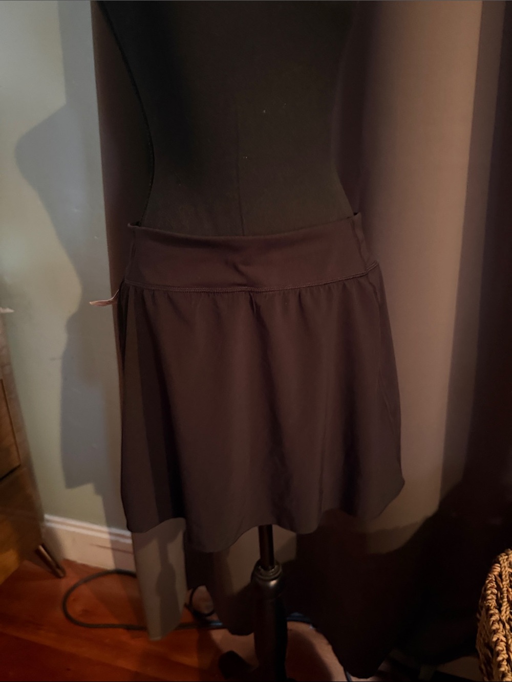 Aritzia-TnAction, TnaMove, Serve skirt. Brand New. Size Large black